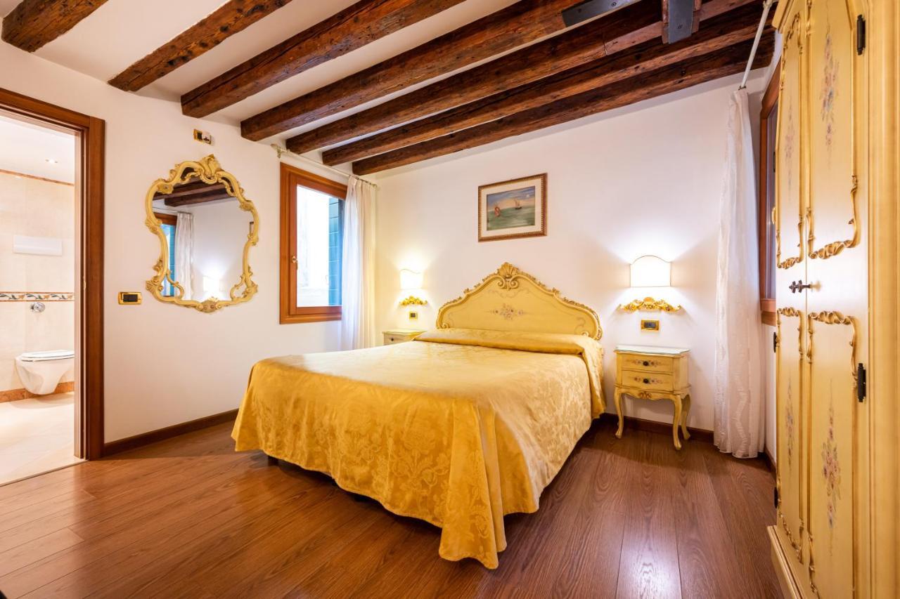 Ca' Pinelli * Venedig